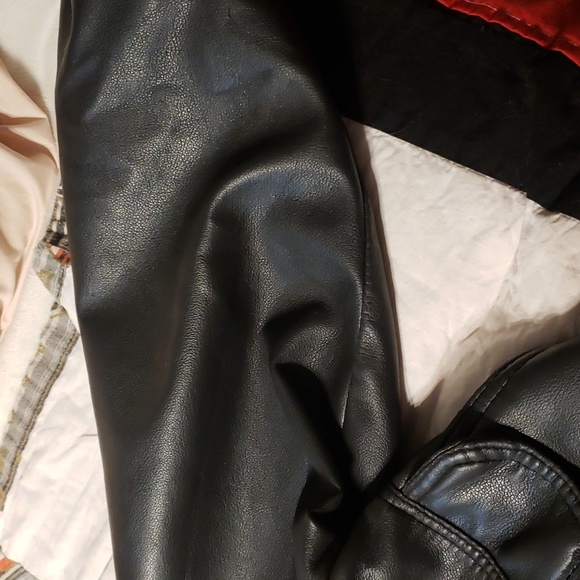 Alta Moda Ladies Leather Jacket - Picture 5 of 8